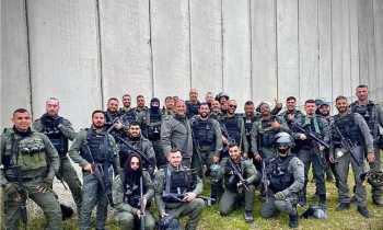 Pedro and his companions on the wall that separates the Gaza Strip.