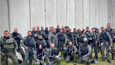 Pedro and his companions on the wall that separates the Gaza Strip.