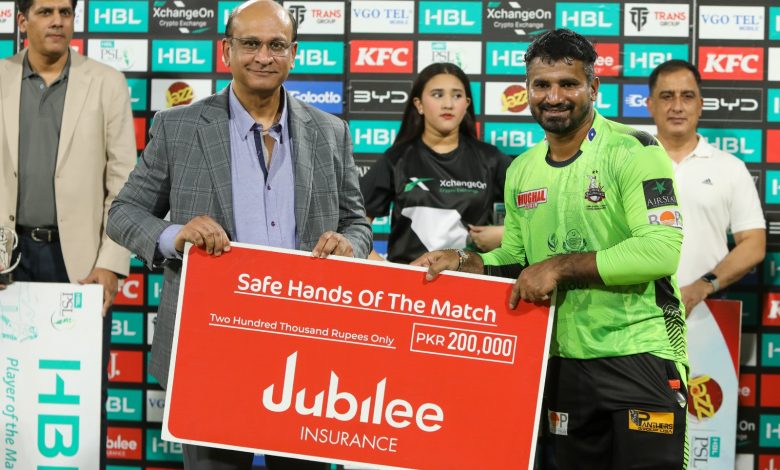 “Munawar Khalil, Group Head Direct Sales & Alternative Distribution, Jubilee Life Insurance presenting the Safe Hands of the Match Award to Kusal Perera after the Eliminator 2 match between Islamabad United and Lahore Qalanders”
